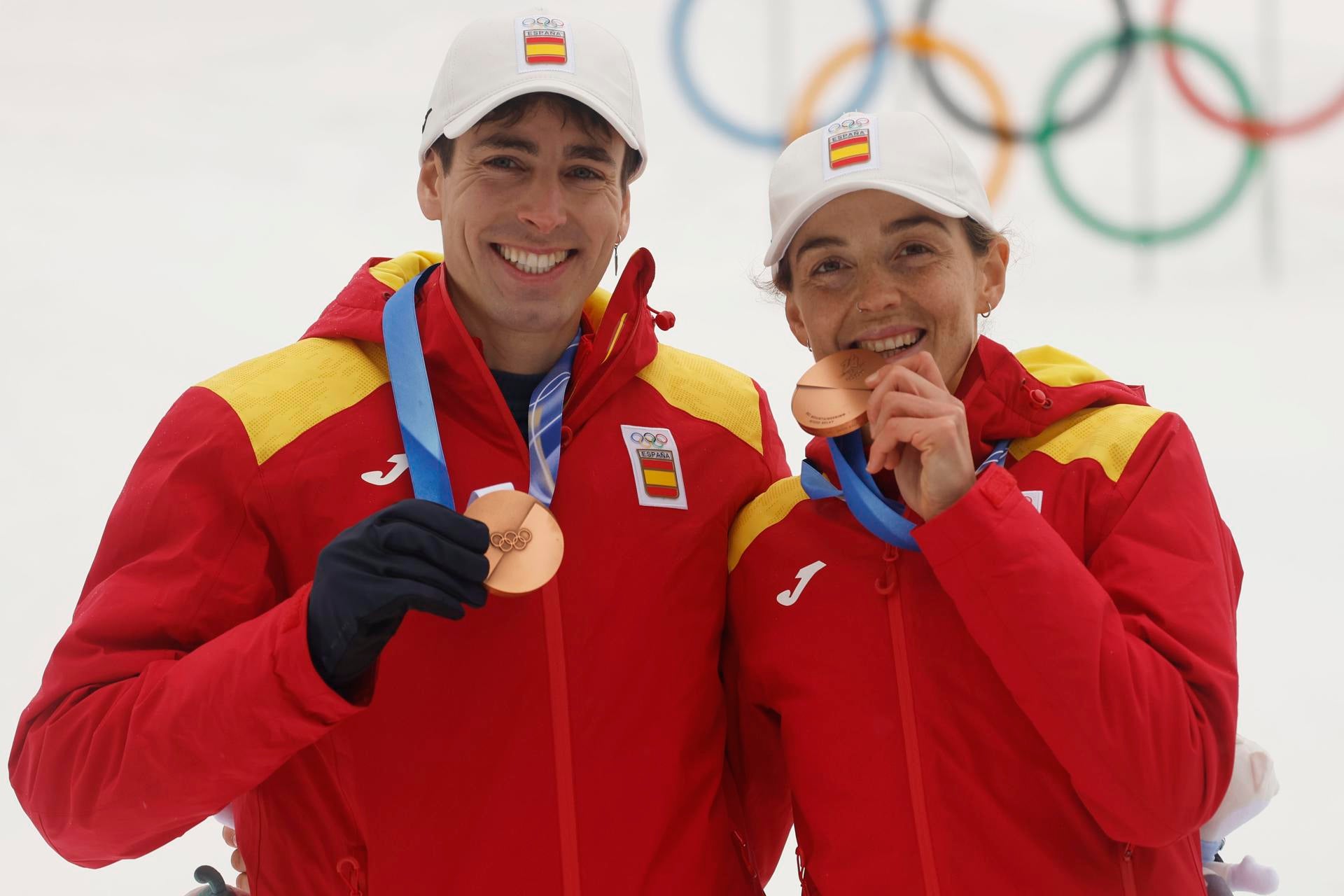 Oriol Cardona y Ana Alonso consiguen la medalla de bronce en la final de esquí de montaña de relevos mixto Oriol Cardona y Ana Alonso consiguen la medalla de bronce en la final de esquí de montaña de relevos mixto