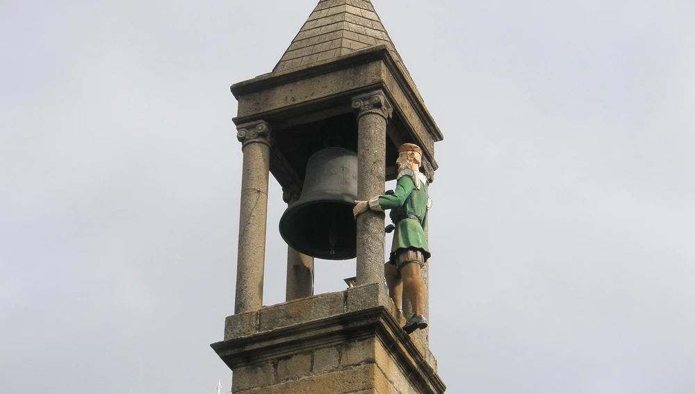 El abuelo Mayorga corona el Ayuntamiento de Plasencia El abuelo Mayorga corona el Ayuntamiento de Plasencia