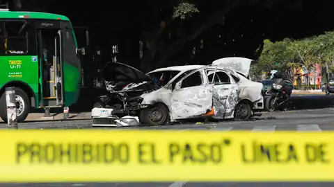 Supuestos integrantes del crimen organizado bloquearon distintas vías de los estados de Jalisco y Michoacán (oeste de México) con vehículos incendiados Supuestos integrantes del crimen organizado bloquearon distintas vías de los estados de Jalisco y Michoacán (oeste de México) con vehículos incendiados