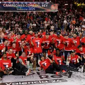 Los jugadores del Baskonia festejan el título Los jugadores del Baskonia festejan el título
