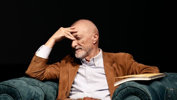 El escritor Arturo Pérez-Reverte durante una comparecencia en rueda de prensa.