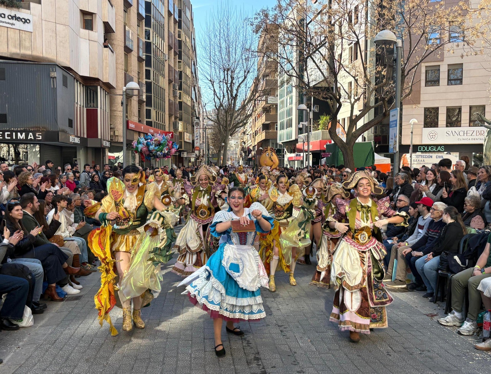 “Los Perchas”, Arlequín de Oro en el Domingo de Piñata de Ciudad Real “Los Perchas”, Arlequín de Oro en el Domingo de Piñata de Ciudad Real