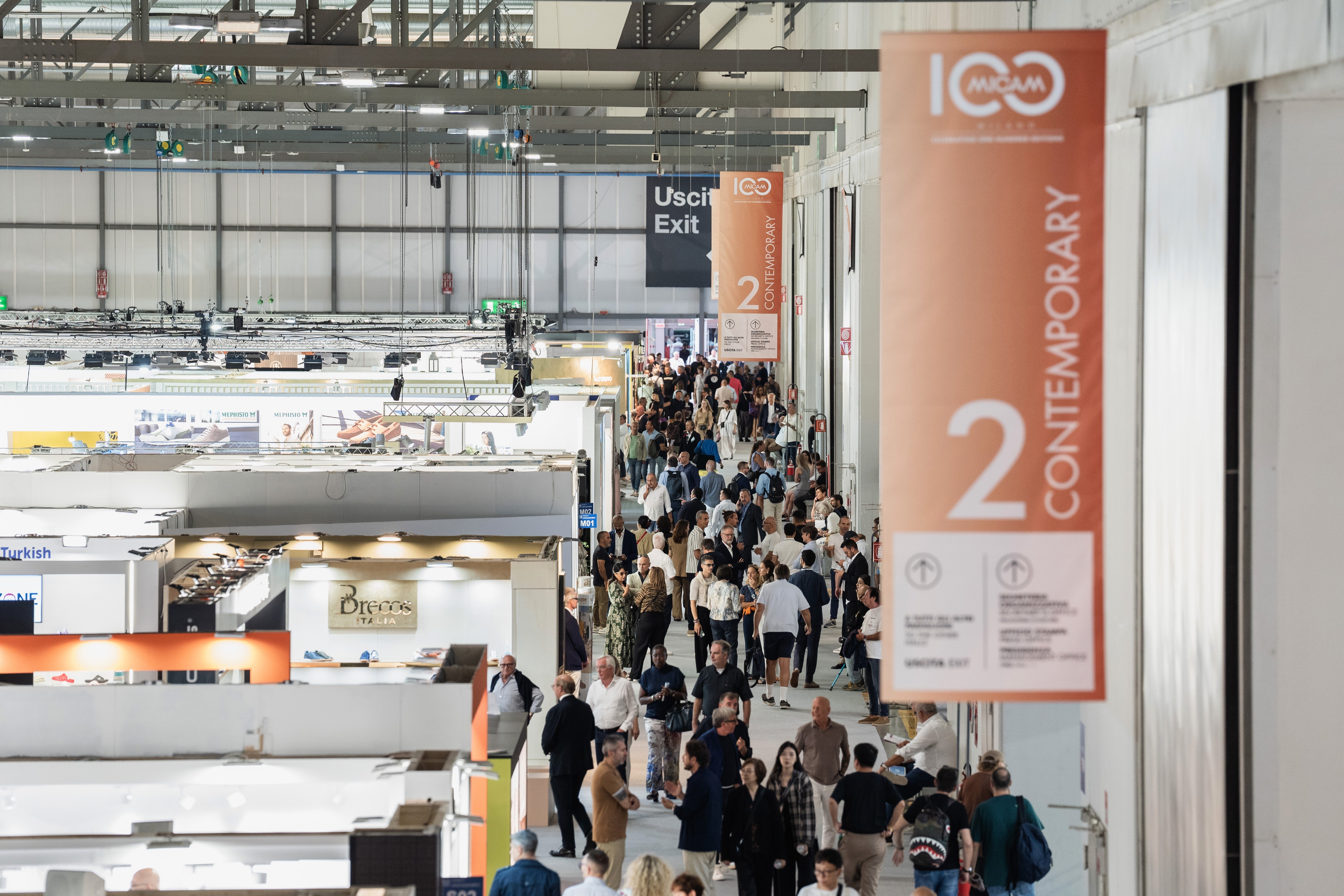 Más de una treintena de empresas de calzado de Elche, Elda y Petrer participan en la feria MICAM de Milán Más de una treintena de empresas de calzado de Elche, Elda y Petrer participan en la feria MICAM de Milán