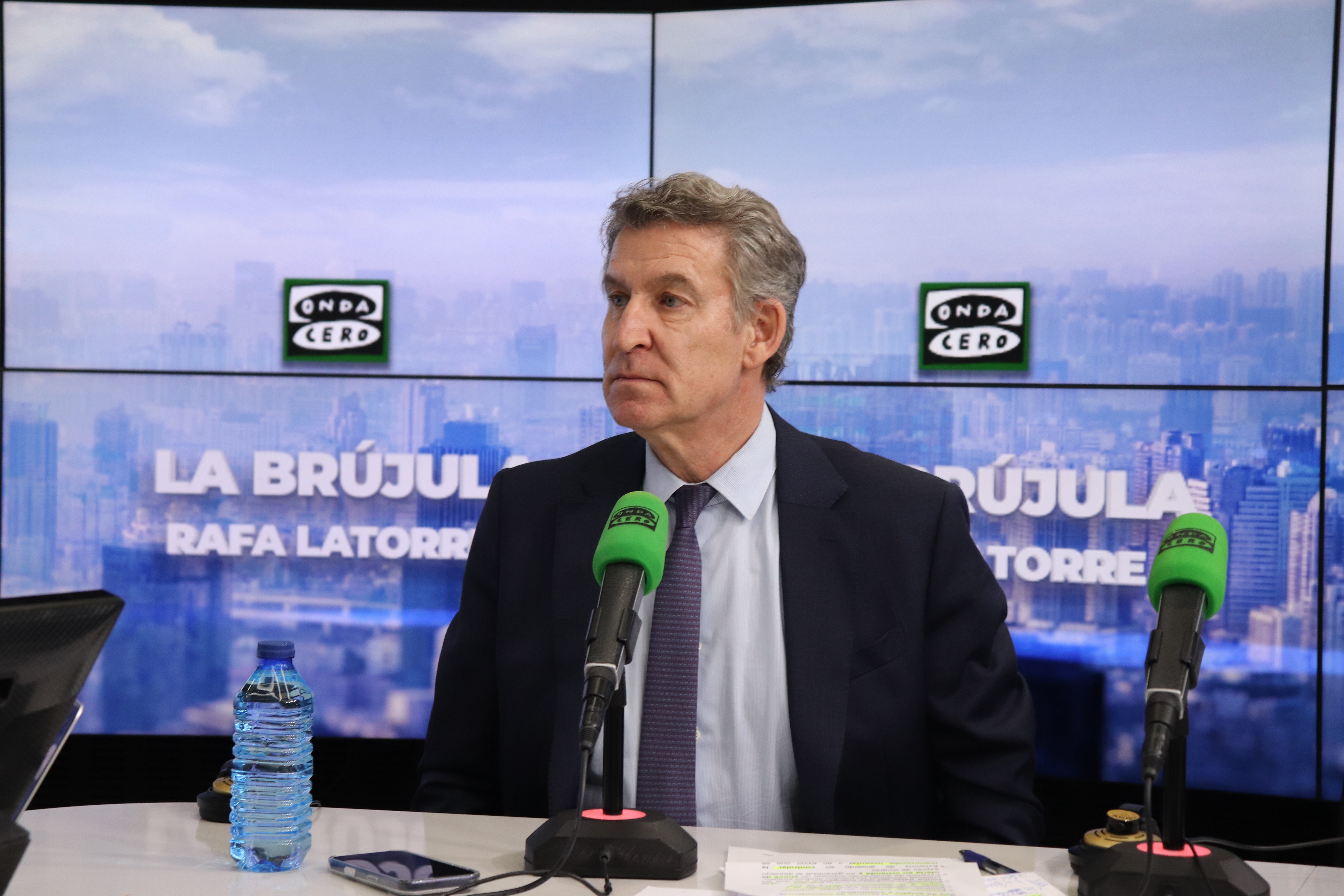 Feijóo: "Vox tiene que responder si su prioridad es que Sánchez pase a la oposición o imposibilitar los gobiernos del PP" Feijóo: "Vox tiene que responder si su prioridad es que Sánchez pase a la oposición o imposibilitar los gobiernos del PP"