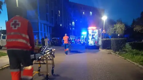 Un incendio, ya extinguido, en la Residencia de La Granadilla de Badajoz se salda con 50 personas atendidas, ninguna de gravedad Un incendio, ya extinguido, en la Residencia de La Granadilla de Badajoz se salda con 50 personas atendidas, ninguna de gravedad