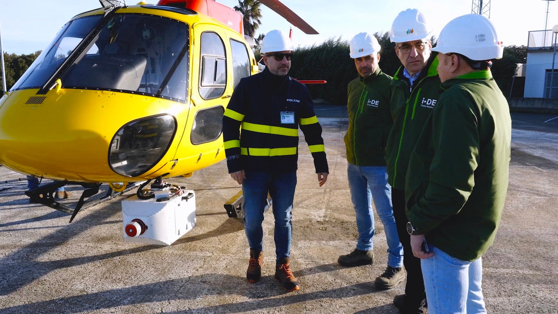 Iberdrola inspecciona en helicóptero 1.000 kilómetros de líneas eléctricas en Extremadura tras el paso de las borrascas Iberdrola inspecciona en helicóptero 1.000 kilómetros de líneas eléctricas en Extremadura tras el paso de las borrascas