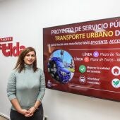 La concejala de Elda Silvia Ibañez durante la presentación del proyecto de transporte público en autobús.