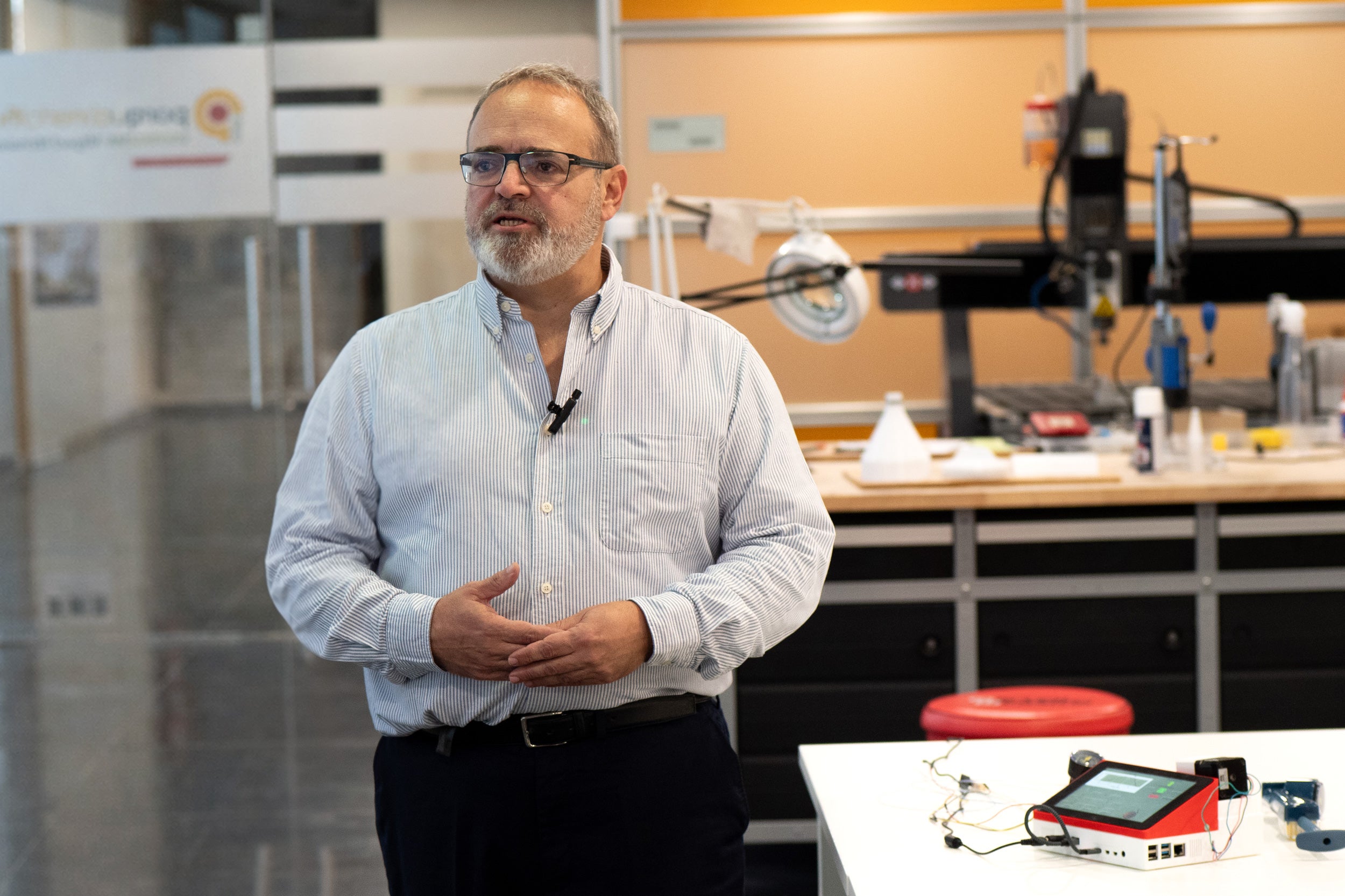 Una empresa de la UMH de Elche diseña un dispositivo con IA que elimina el error humano en operaciones de angioplastia Una empresa de la UMH de Elche diseña un dispositivo con IA que elimina el error humano en operaciones de angioplastia