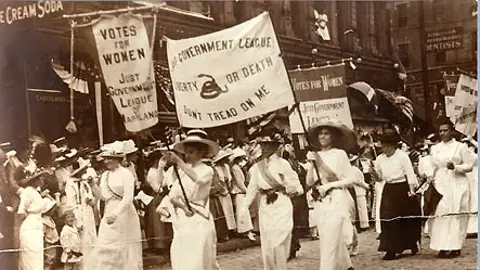 Mujeres del XIX y el XX que reclamaban educación y el voto Mujeres del XIX y el XX que reclamaban educación y el voto