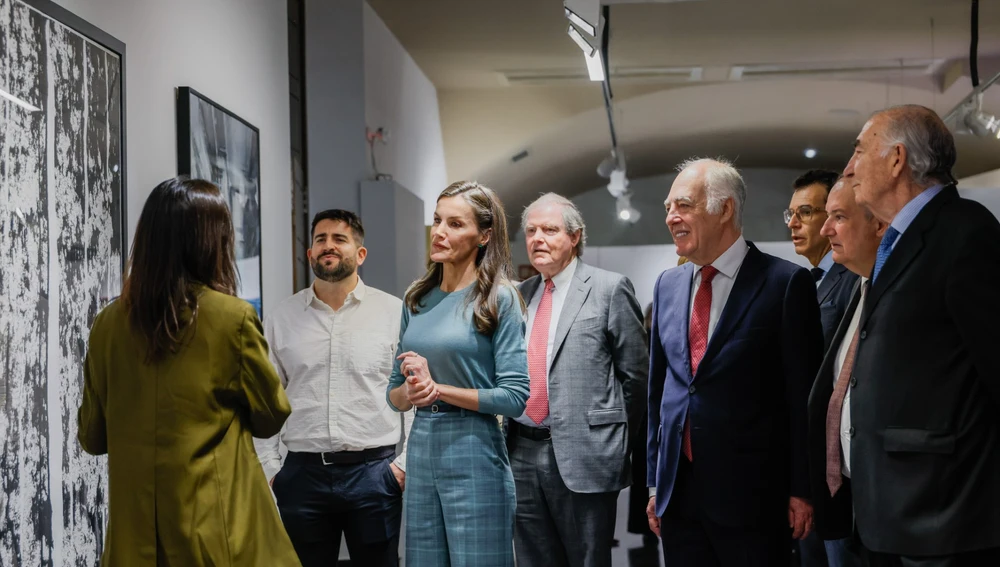 Doña Letizia en la exposición del Premio de Pintura Joven de la Fundación Ibercaja Doña Letizia en la exposición del Premio de Pintura Joven de la Fundación Ibercaja