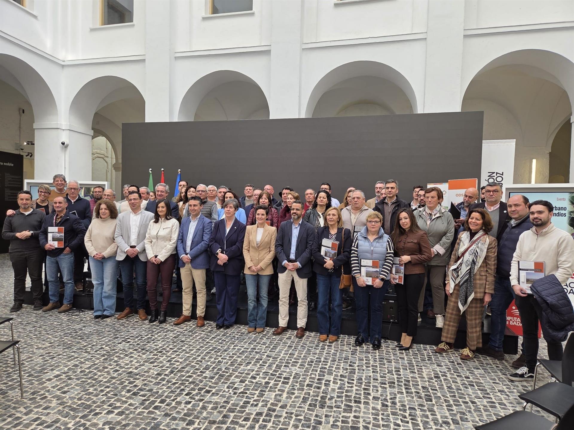 La Diputación de Badajoz pone a disposición de 113 municipios otros tantos planes periurbanos de prevención de incendios La Diputación de Badajoz pone a disposición de 113 municipios otros tantos planes periurbanos de prevención de incendios