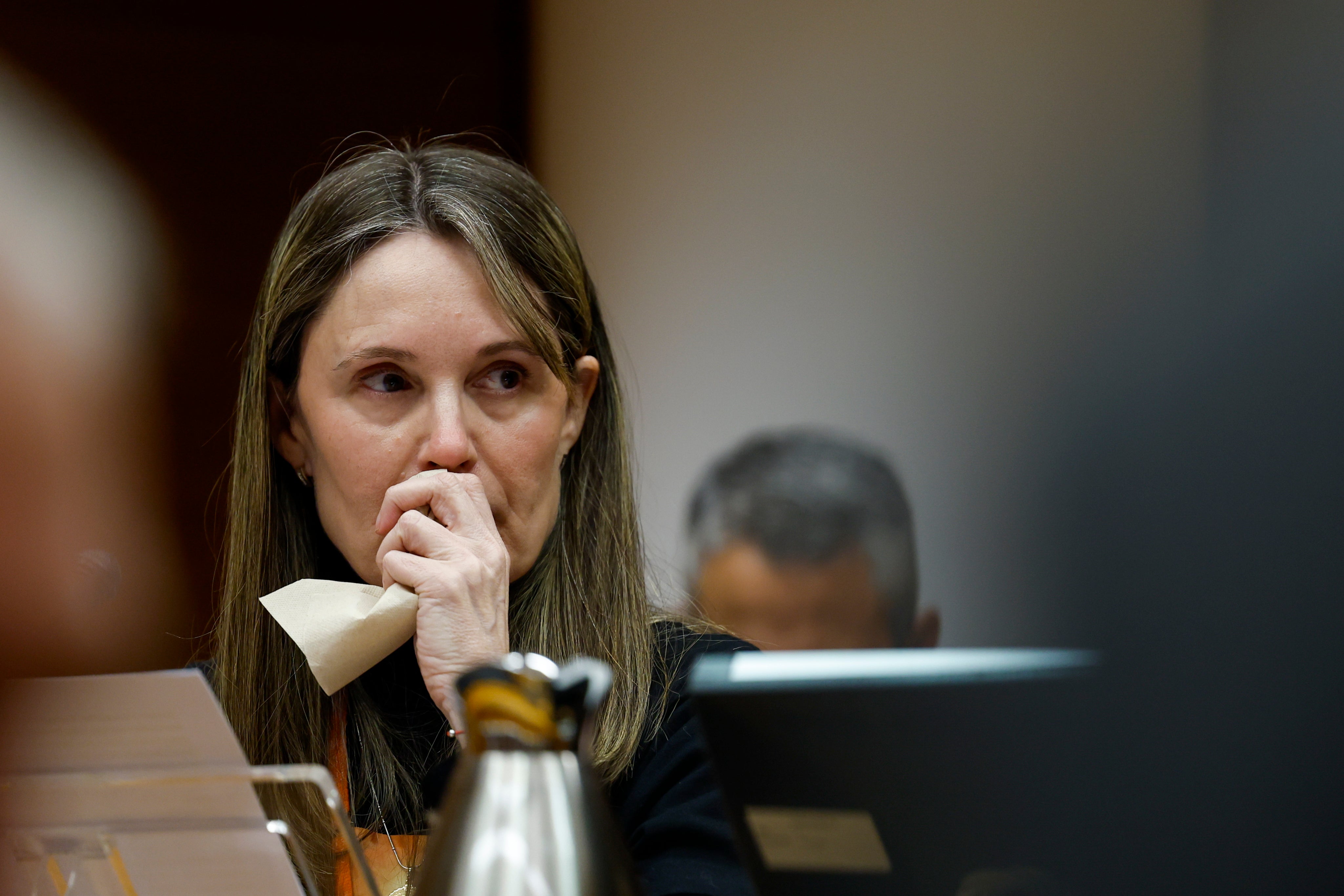 Asociaciones de víctimas de la DANA en Les Corts: "No hemos venido a mendigar verdad, sino a reclamarla" Asociaciones de víctimas de la DANA en Les Corts: "No hemos venido a mendigar verdad, sino a reclamarla"