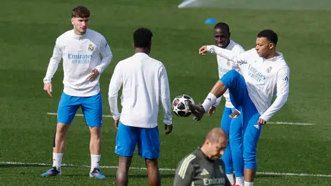 Mbappé es duda para el decisivo choque ante el Benfica Mbappé es duda para el decisivo choque ante el Benfica