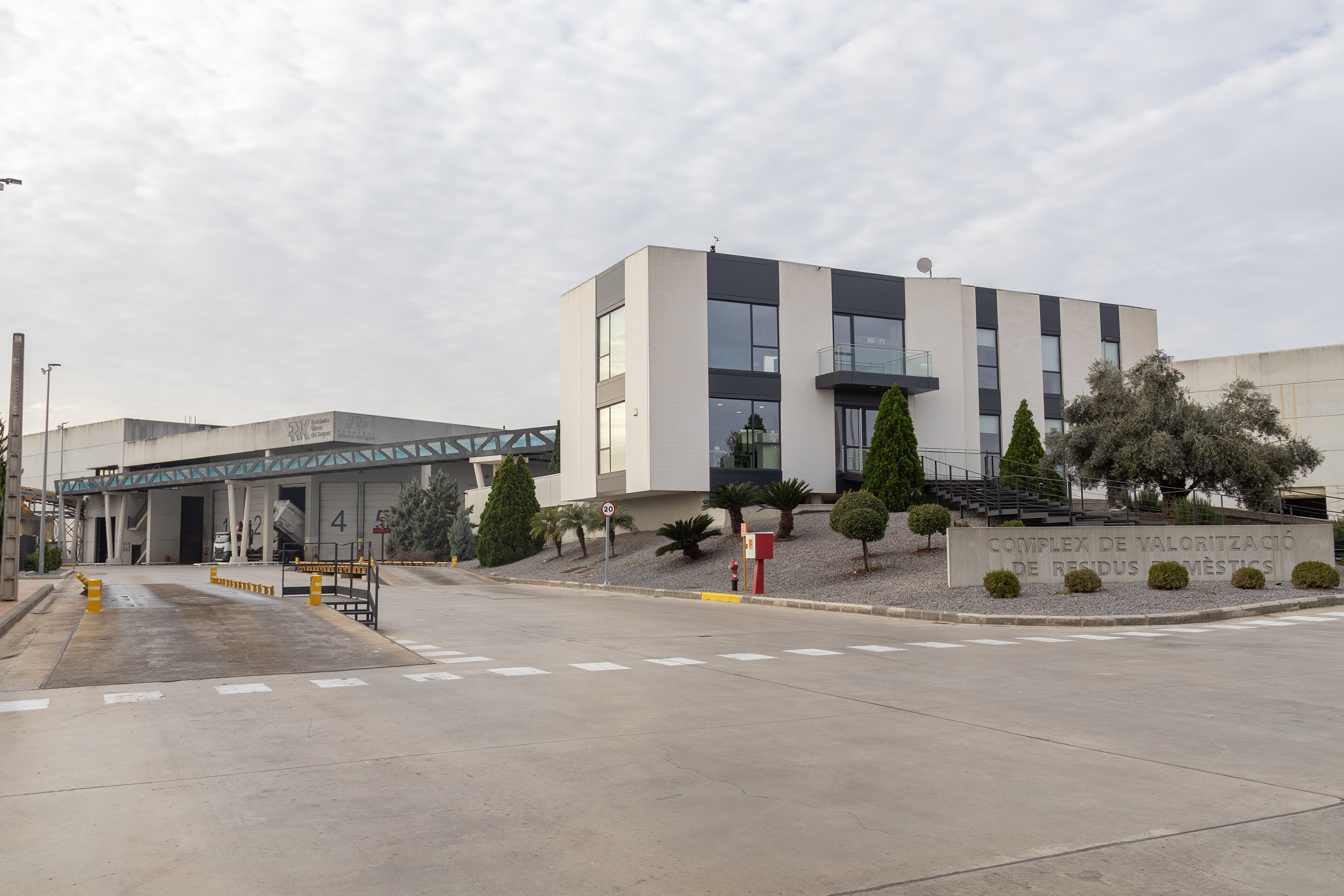 El tratamiento de cartón comercial supone anualmente 1,4 millones de euros a la ciudadanía del Consorci Ribera i Valldigna El tratamiento de cartón comercial supone anualmente 1,4 millones de euros a la ciudadanía del Consorci Ribera i Valldigna