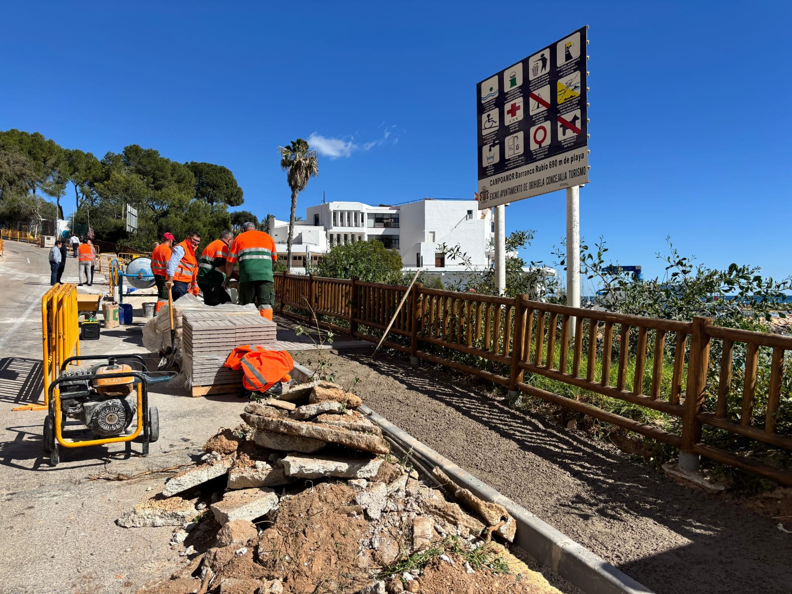 Los vecinos de Orihuela Costa ya pueden comunicar incidencias en viales y espacios públicos para agilizar su reparación Los vecinos de Orihuela Costa ya pueden comunicar incidencias en viales y espacios públicos para agilizar su reparación