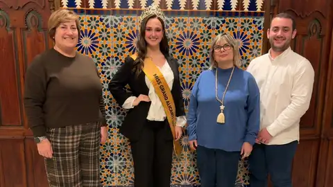 Recepción en el Ayuntamiento de Santa Pola de Reyes Giménez, joven finalista en el certamen de belleza Miss Grand Spain. Recepción en el Ayuntamiento de Santa Pola de Reyes Giménez, joven finalista en el certamen de belleza Miss Grand Spain.