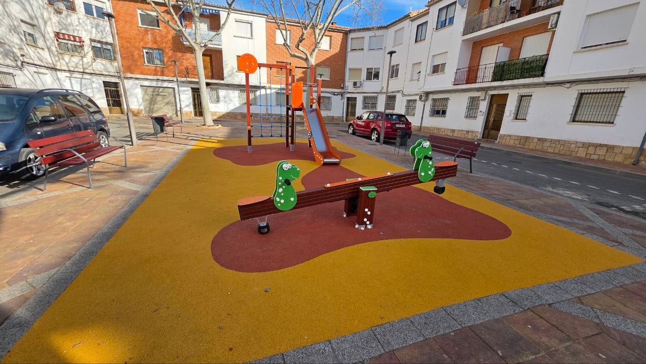 La Roda invierte 14.000 euros para renovar algunos parques infantiles La Roda invierte 14.000 euros para renovar algunos parques infantiles