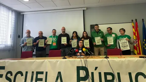 Burón con representantes de colectivos defensores de la escuela pública Burón con representantes de colectivos defensores de la escuela pública