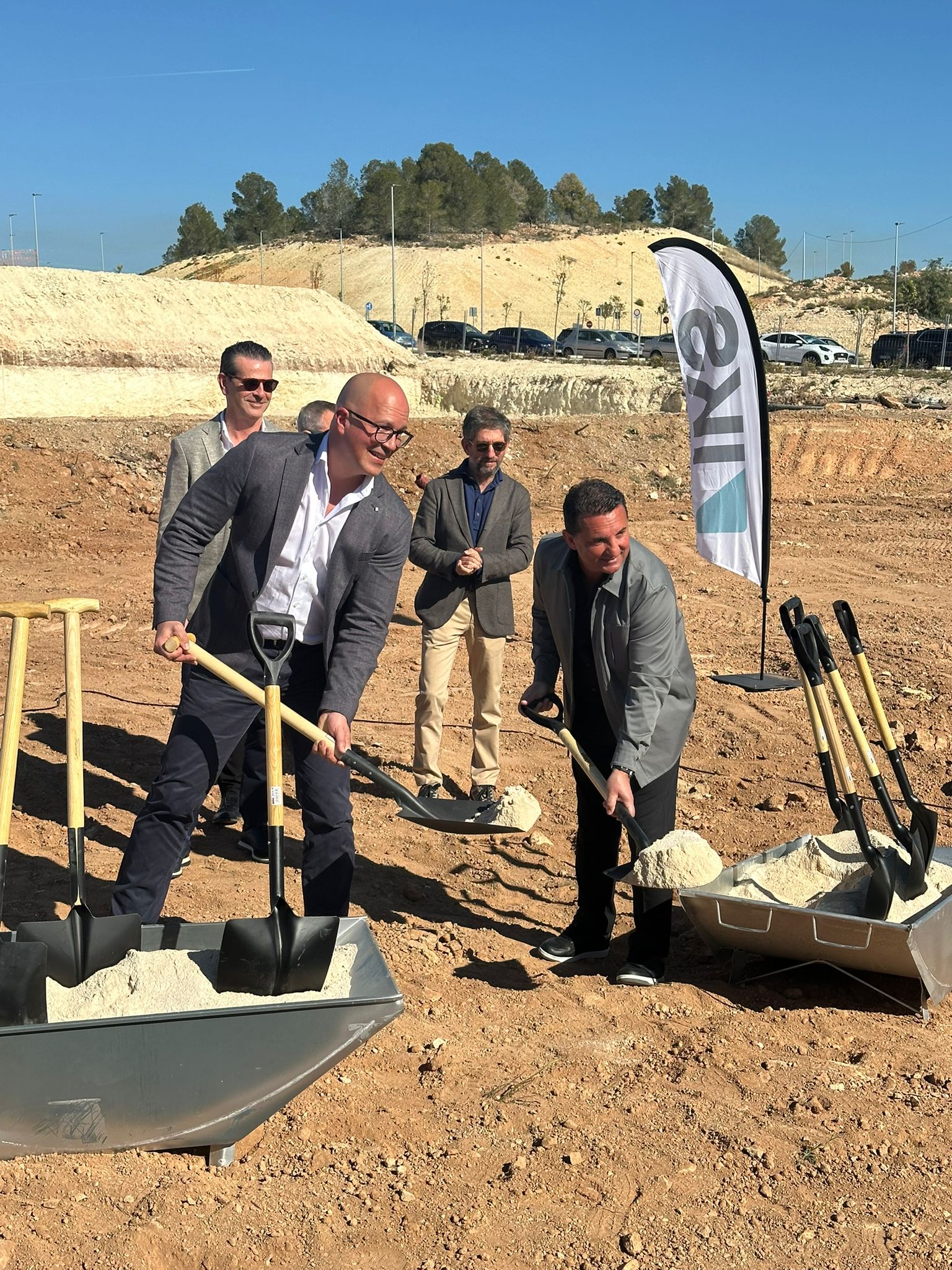 La Nucía coloca la primera piedra de un parque comercial junto a la Ciudad del Deporte La Nucía coloca la primera piedra de un parque comercial junto a la Ciudad del Deporte