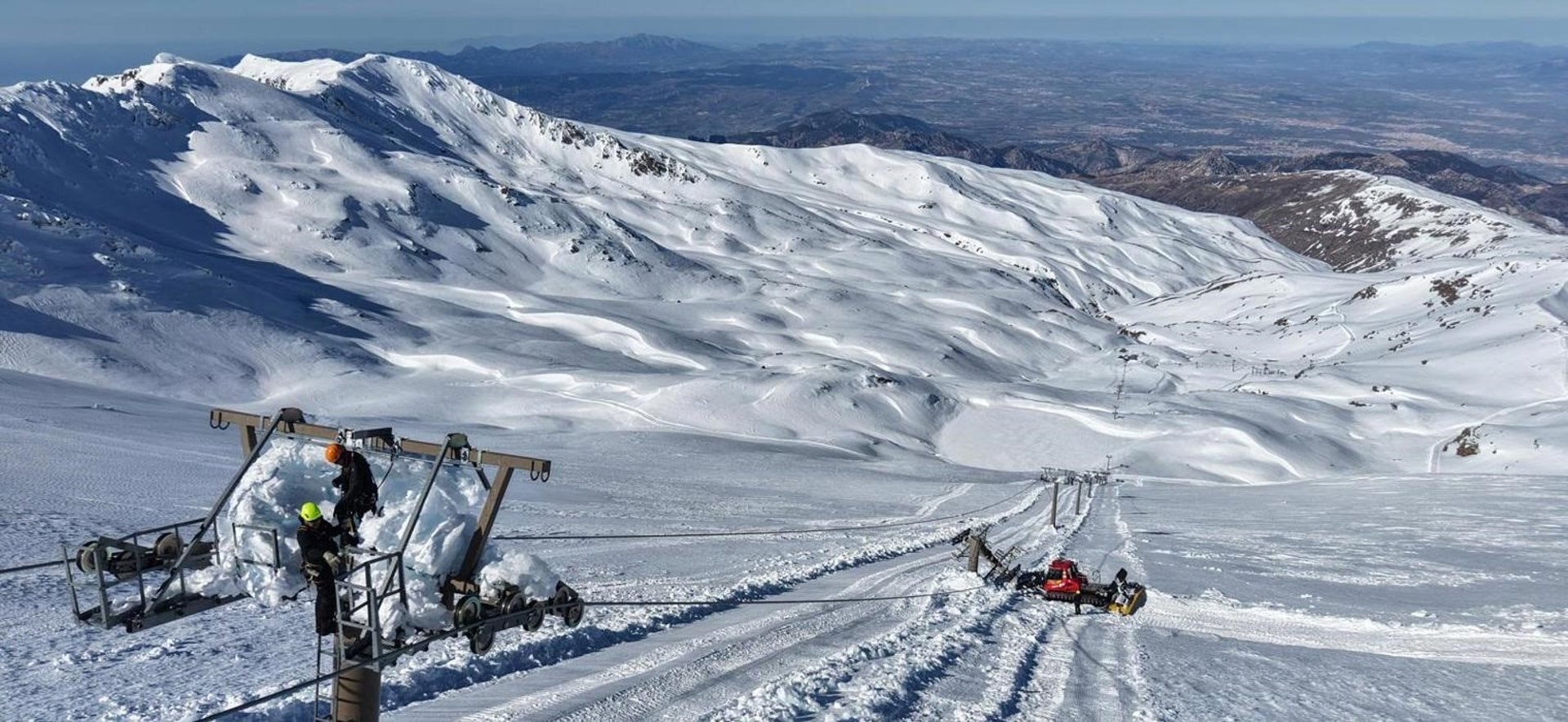 Sierra Nevada acelera la sustitución de la pilona dañada del telesilla Laguna tras los temporales Sierra Nevada acelera la sustitución de la pilona dañada del telesilla Laguna tras los temporales