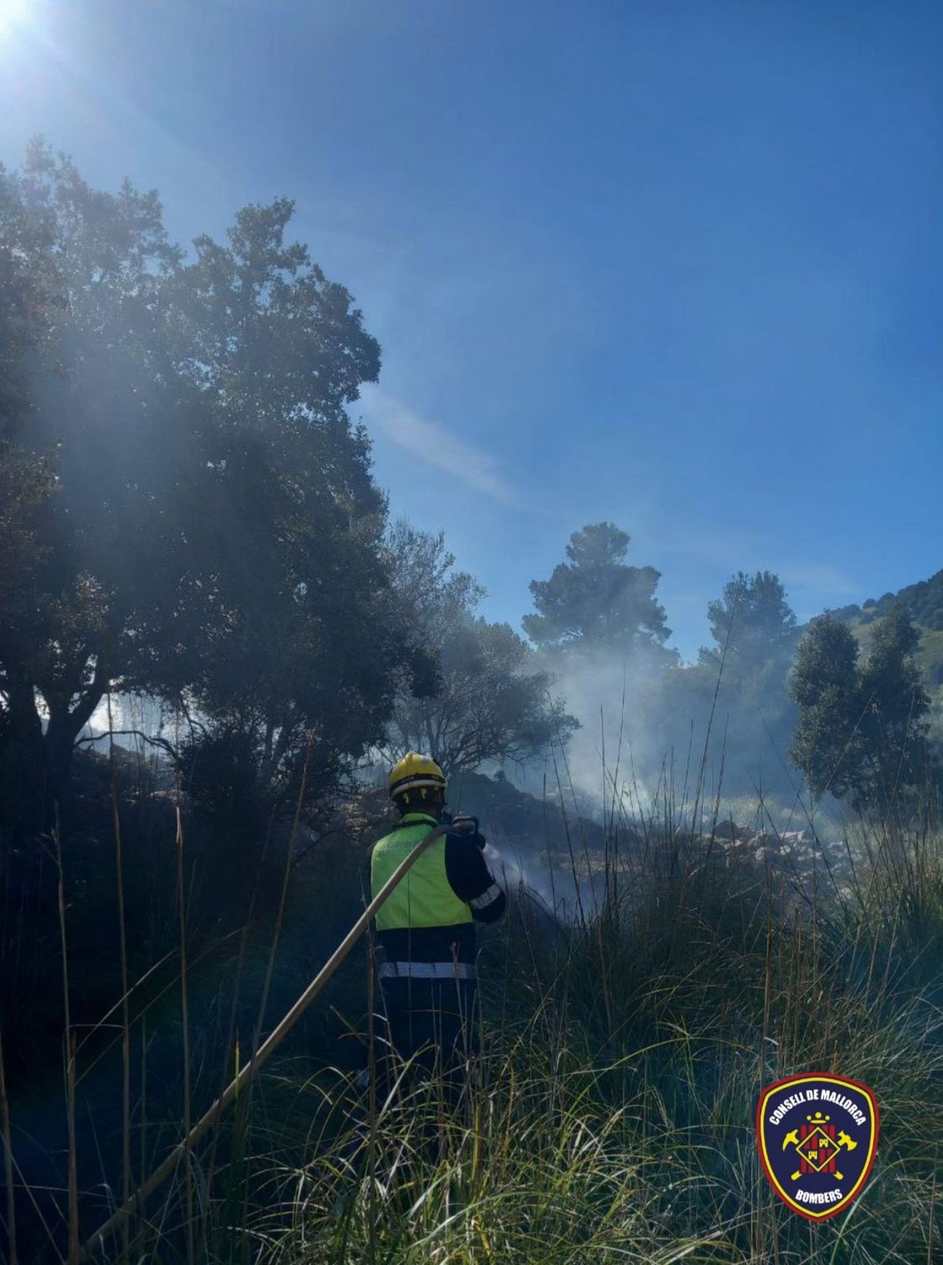 Muere un hombre de 78 años en una quema de rastrojos que ha derivado en un incendio forestal en Escorca Muere un hombre de 78 años en una quema de rastrojos que ha derivado en un incendio forestal en Escorca