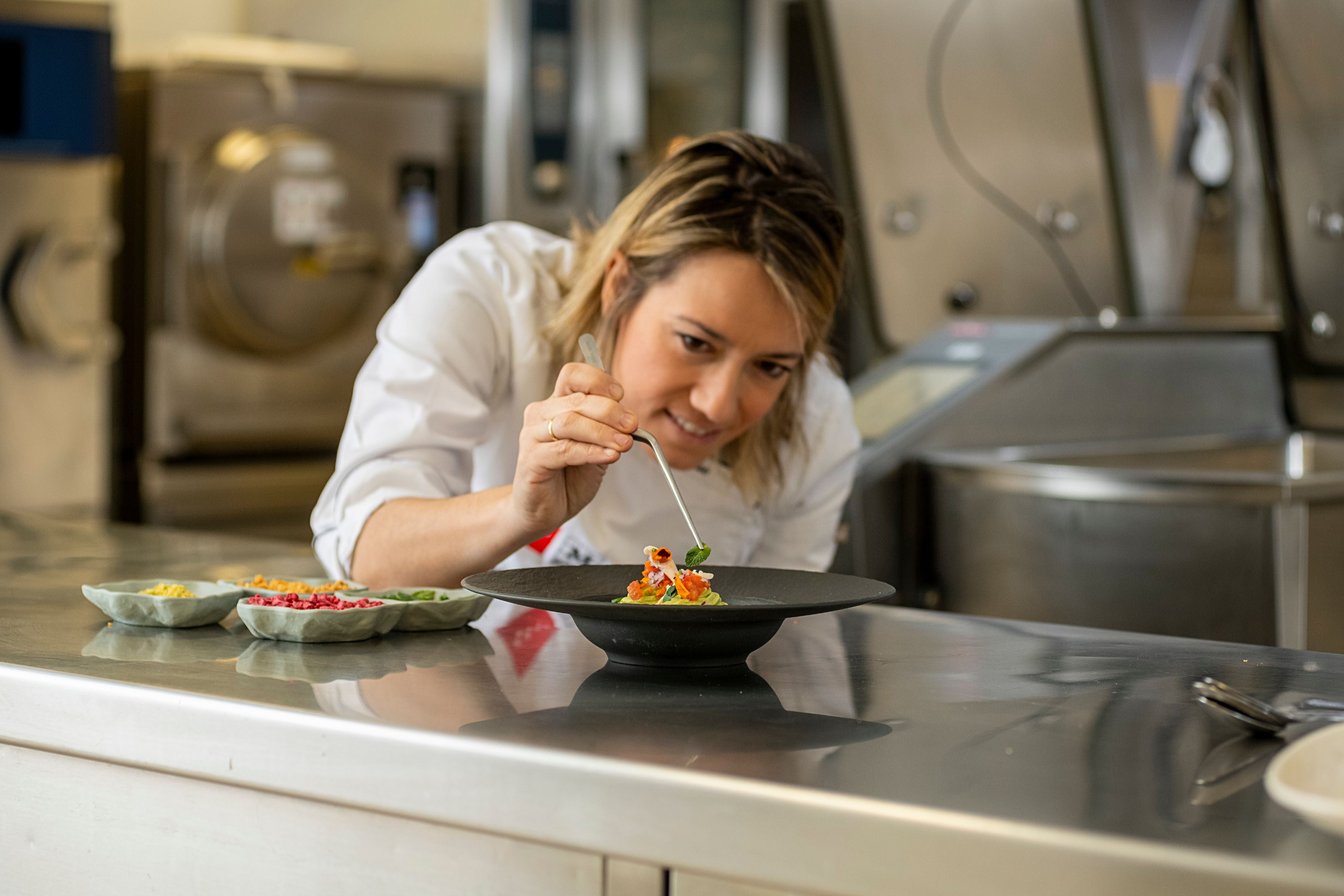 Xandra Luque: “Es más difícil, pero claro que se puede hacer alta cocina en un hospital” Xandra Luque: “Es más difícil, pero claro que se puede hacer alta cocina en un hospital”
