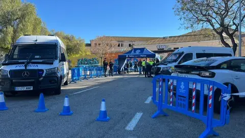 Control policial en la entrada de la antigua cárcel de Palma el día de su desalojo Control policial en la entrada de la antigua cárcel de Palma el día de su desalojo