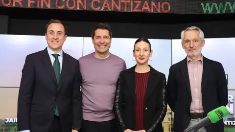 Vera concede su “Sol de Oro” al presentador Jaime Cantizano Vera concede su “Sol de Oro” al presentador Jaime Cantizano