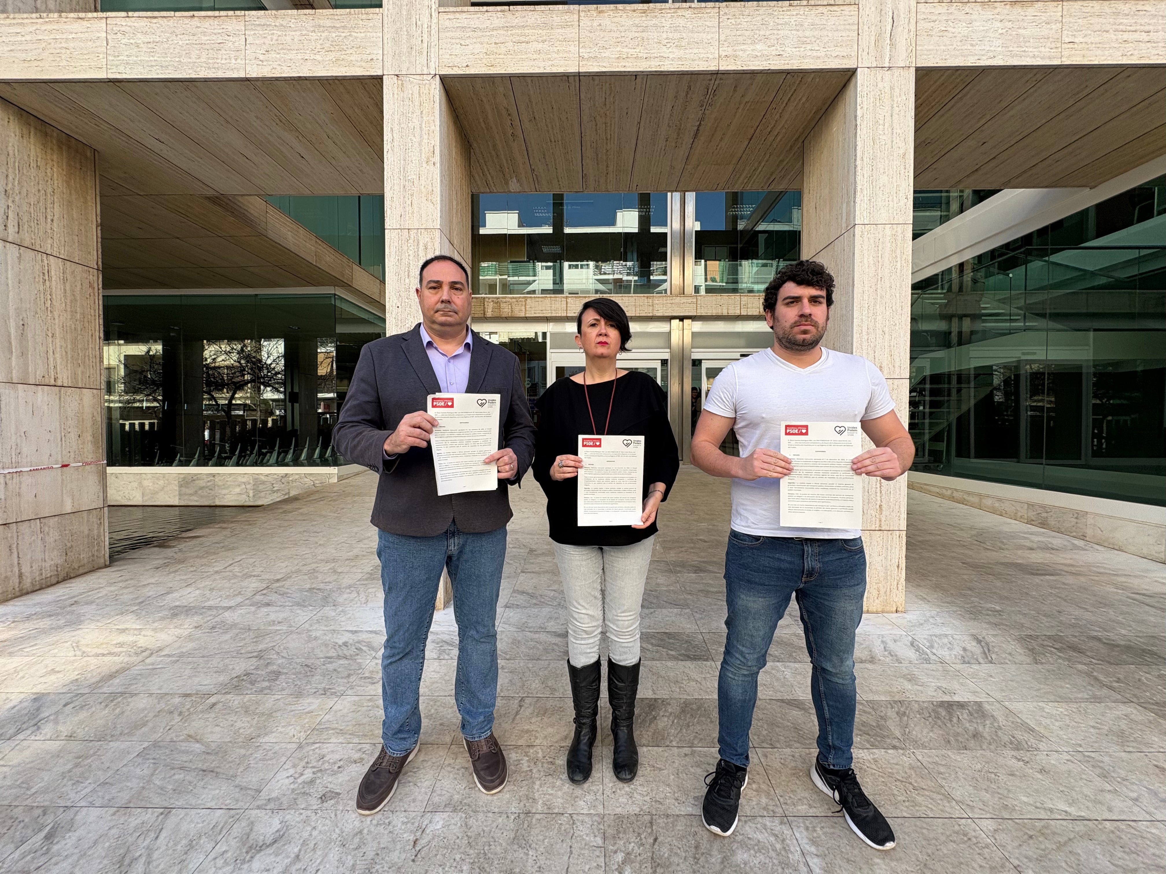 Víctor Torres: "La instrucción del Consell de Ibiza es discriminatoria e injusta porque dejará a 3.000 inmigrantes sin transporte público” Víctor Torres: "La instrucción del Consell de Ibiza es discriminatoria e injusta porque dejará a 3.000 inmigrantes sin transporte público”