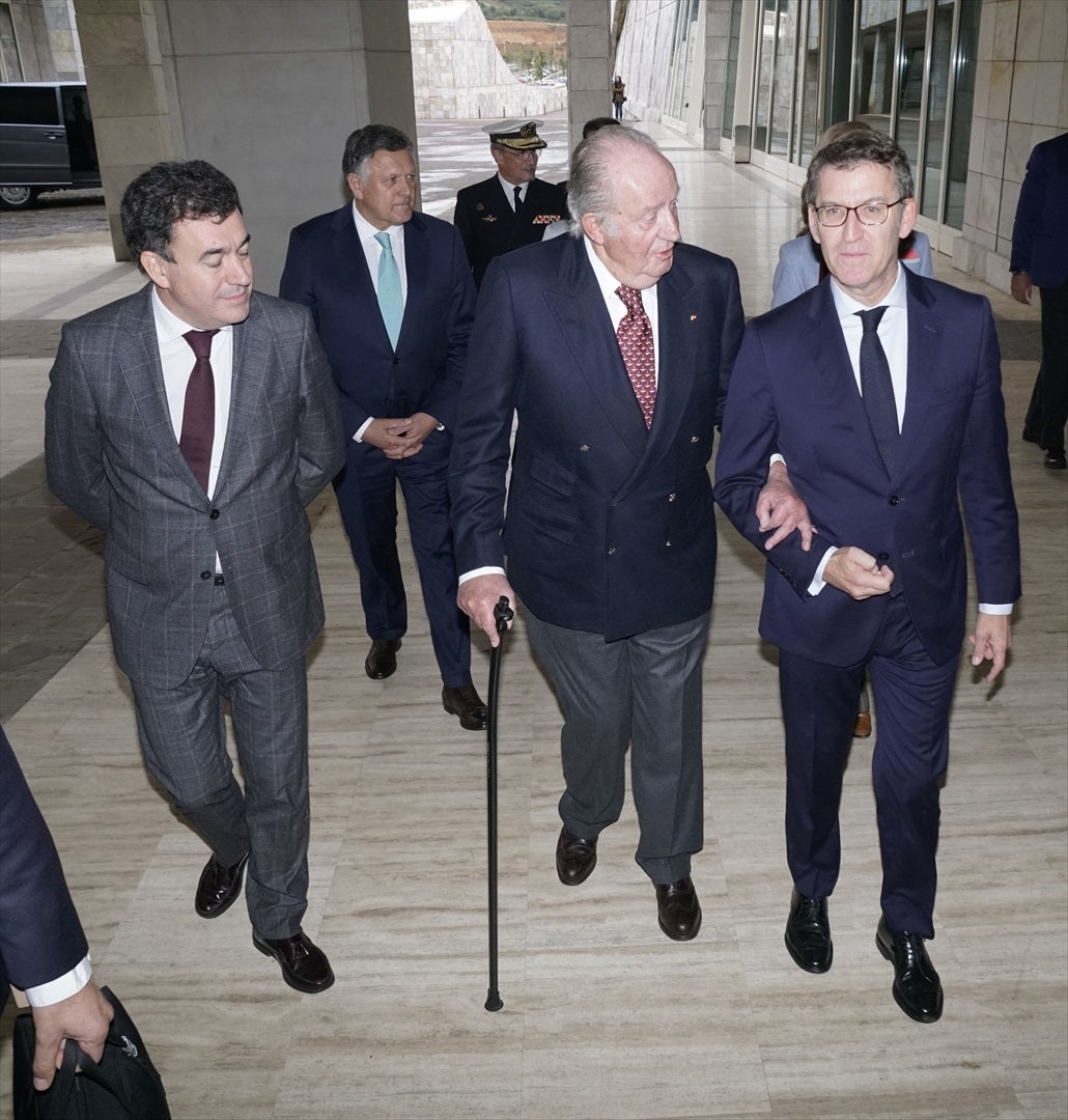 Feijóo pide el regreso de Juan Carlos I tras desclasificarse el 23F: "Debe reconciliar a los españoles con quien paró el golpe" Feijóo pide el regreso de Juan Carlos I tras desclasificarse el 23F: "Debe reconciliar a los españoles con quien paró el golpe"