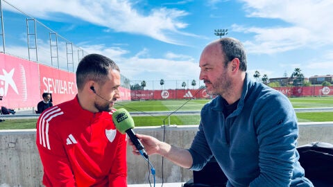 Adnan Januzaj y Jos&eacute; Manuel Jim&eacute;nez, durante la entrevista.