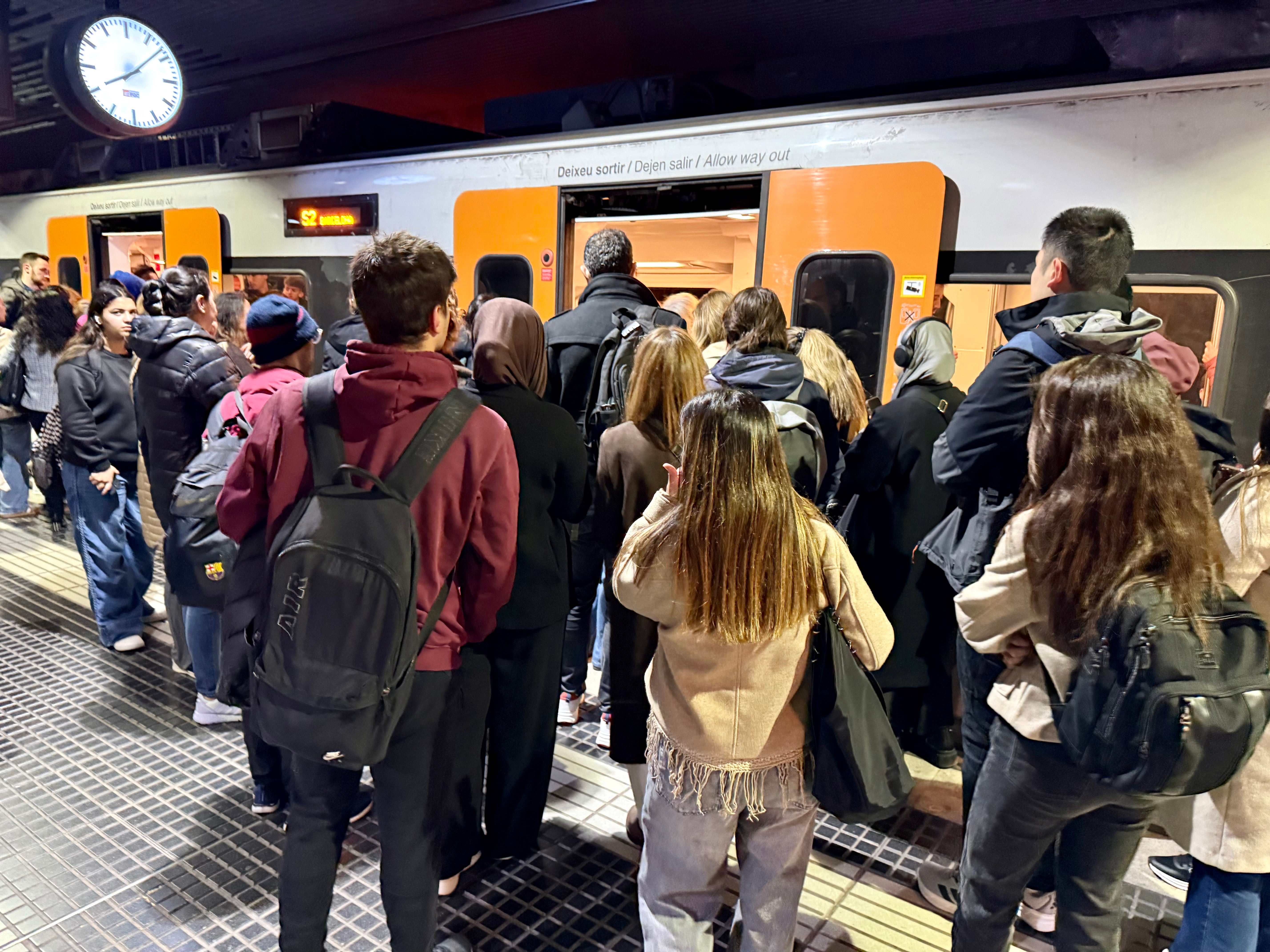 CCOO desconvoca la vaga a Ferrocarrils de la Generalitat durant el Mobile World Congress CCOO desconvoca la vaga a Ferrocarrils de la Generalitat durant el Mobile World Congress