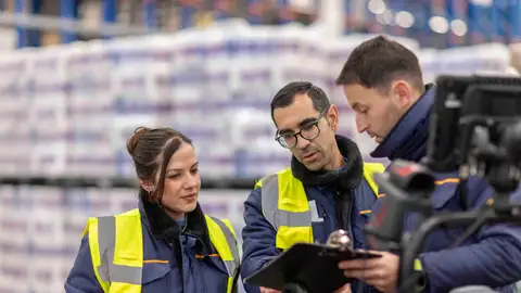 Mercadona destina 1.000 MILLONES a mejorar el poder adquisitivo y la jornada laboral de su plantilla. Mercadona destina 1.000 MILLONES a mejorar el poder adquisitivo y la jornada laboral de su plantilla.