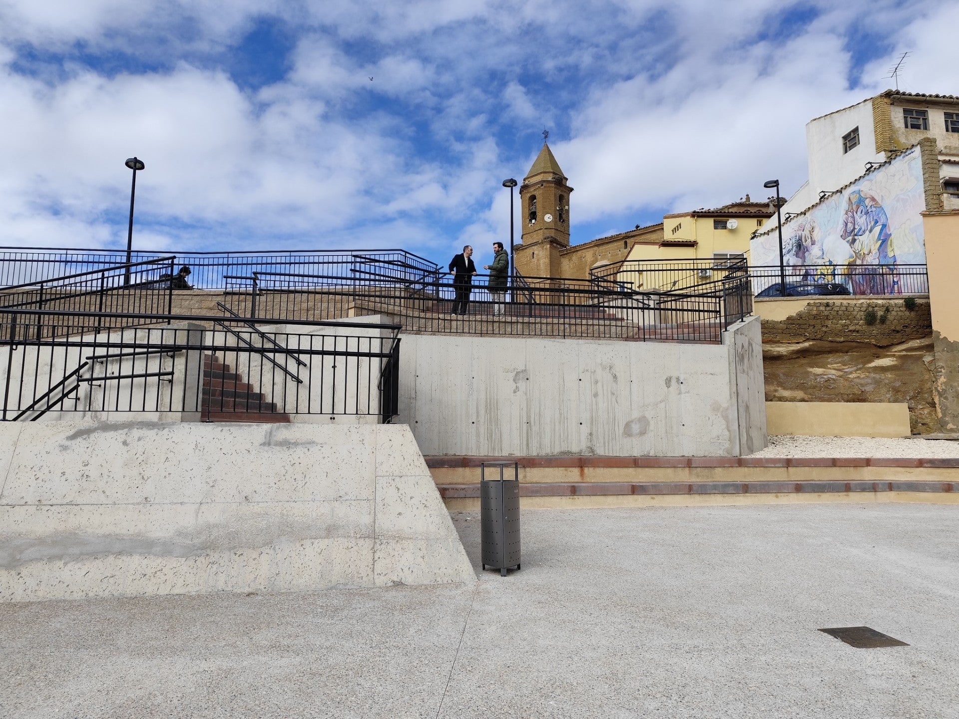 Grañén disfruta de una renovada plaza de la Iglesia Grañén disfruta de una renovada plaza de la Iglesia