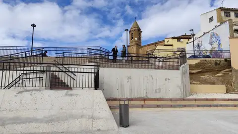 Grañén disfrutan una renovada plaza de la Iglesia Grañén disfrutan una renovada plaza de la Iglesia