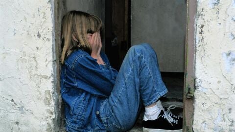 Una niña llorando Una niña llorando