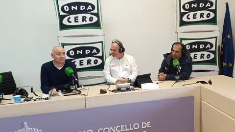 Con Juan Caballero con los invitados en el especial desde Bayona Navegando Galicia