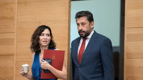 Imagen de archivo de Isabel Díaz Ayuso y Carlos Díaz-Pache en la Asamblea de Madrid Imagen de archivo de Isabel Díaz Ayuso y Carlos Díaz-Pache en la Asamblea de Madrid