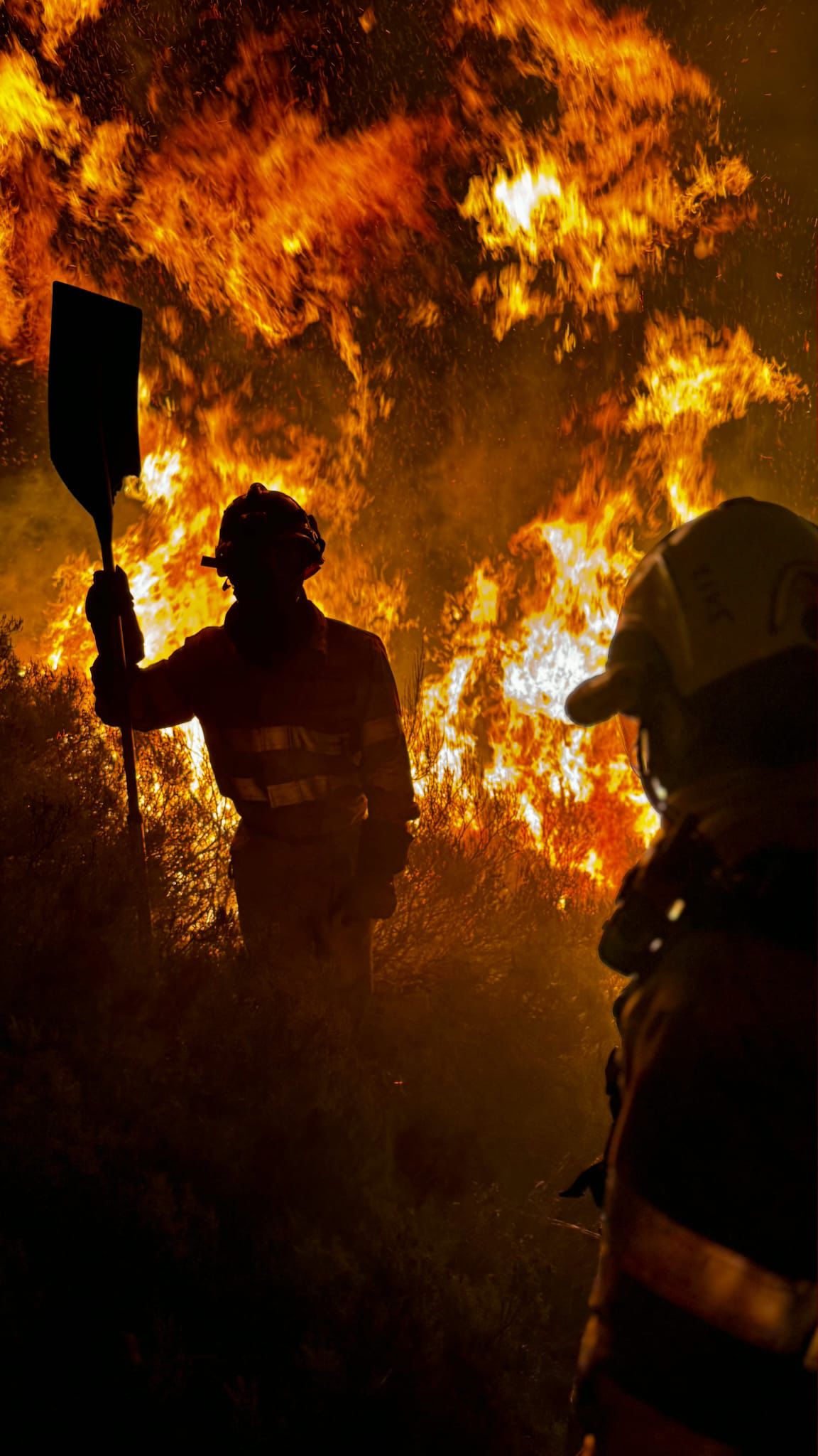 Cantabria mantiene 21 incendios forestales, 7 siguen activos y 14 están controlados Cantabria mantiene 21 incendios forestales, 7 siguen activos y 14 están controlados