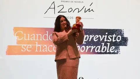 Rosario Raro ganó el premio Azorin de 2025 Rosario Raro ganó el premio Azorin de 2025