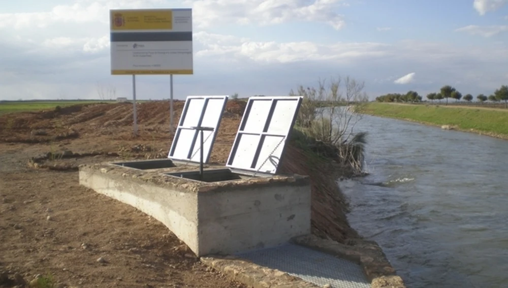 Un pozo de agua en el Alto Guadiana Un pozo de agua en el Alto Guadiana