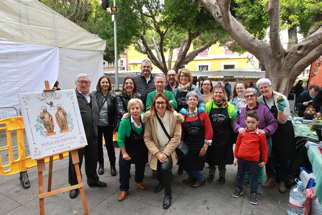 La Peña Huertana 'Los Santicos de la Piedra' de Almoradí sigue conmemorando su 30 aniversario con el Medio Año Peñero La Peña Huertana 'Los Santicos de la Piedra' de Almoradí sigue conmemorando su 30 aniversario con el Medio Año Peñero