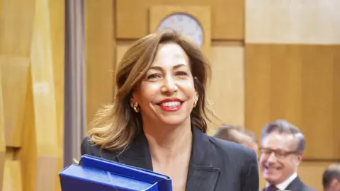 Chueca con los presupuestos tras la aprobación en pleno Chueca con los presupuestos tras la aprobación en pleno