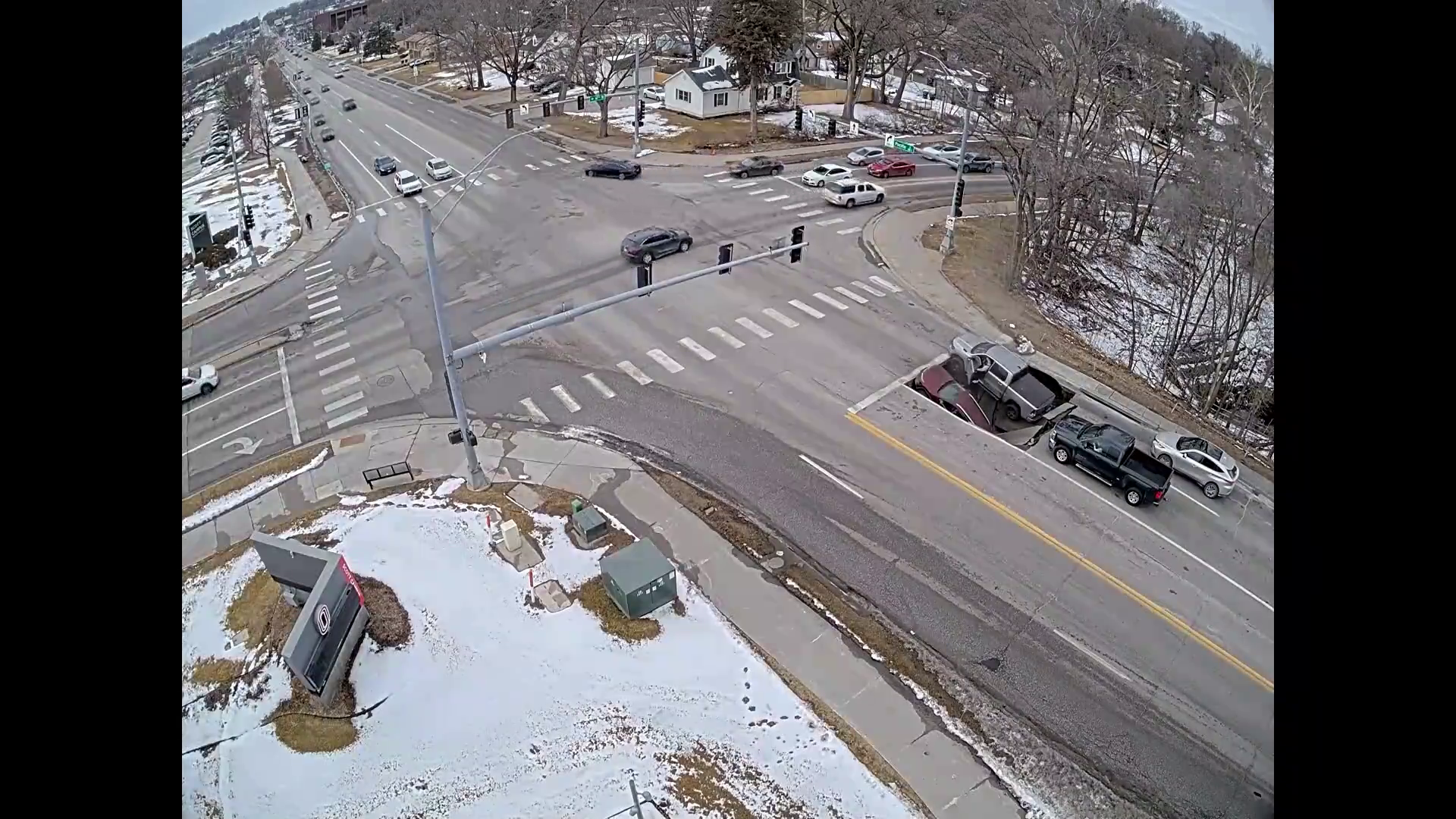 El vídeo del momento en el que un enorme socavón se abre de repente en Nebraska y se traga dos coches El vídeo del momento en el que un enorme socavón se abre de repente en Nebraska y se traga dos coches