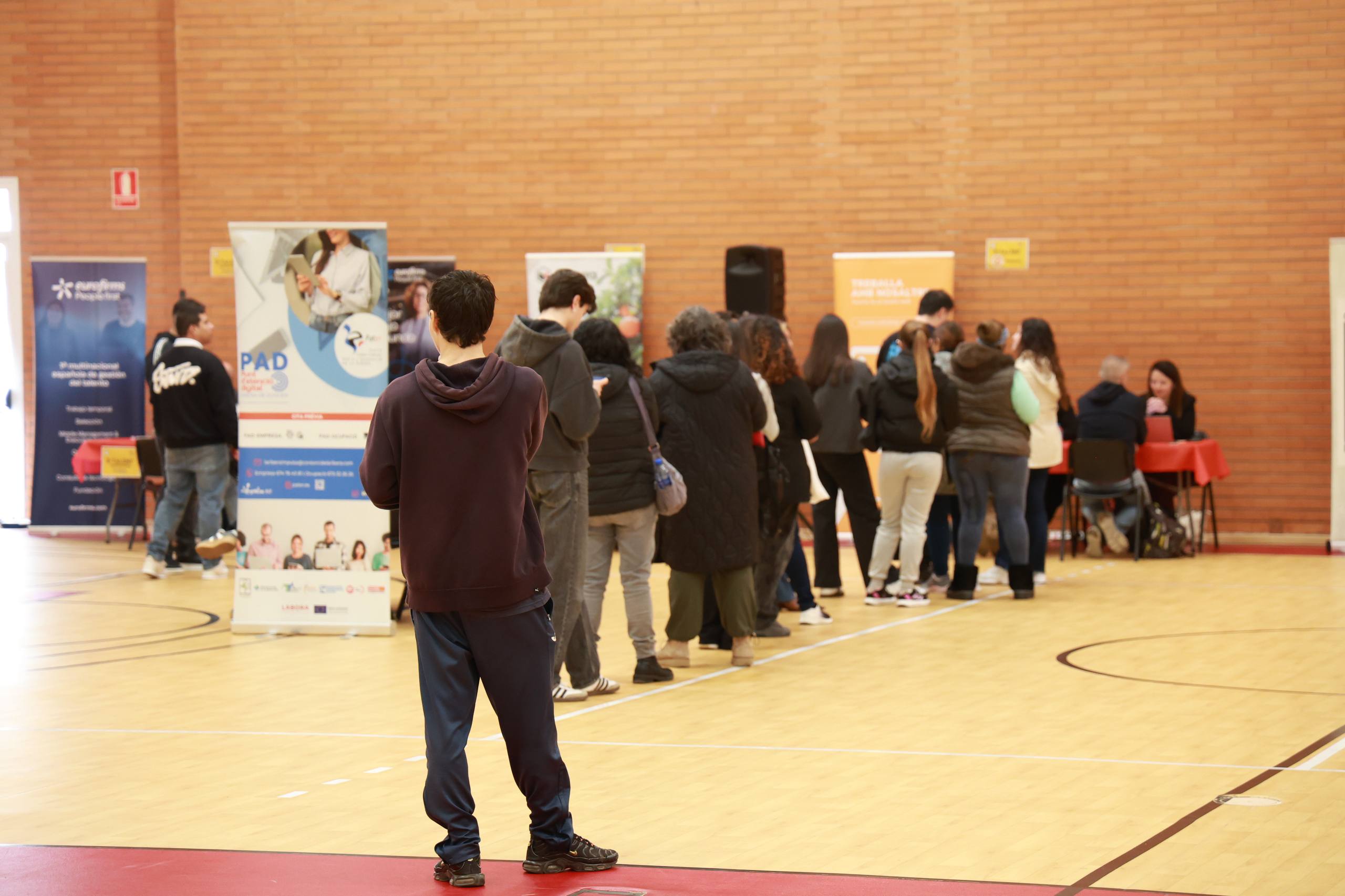 La Feria de Ocupación de Cullera conecta 40 empresas con 340 personas que buscan trabajo La Feria de Ocupación de Cullera conecta 40 empresas con 340 personas que buscan trabajo