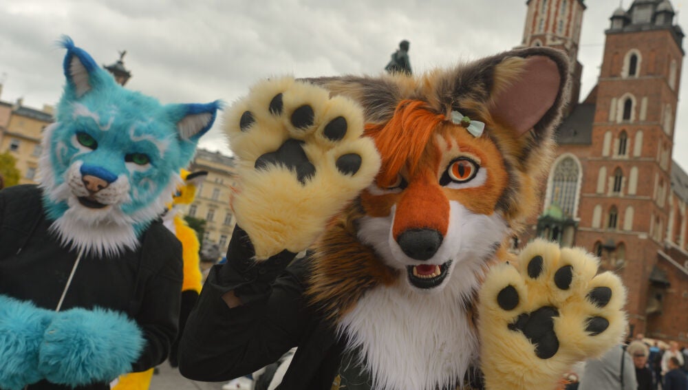 Furros, subcultura que se basa en "disfrazarse" de animales antropomórficos (personajes animales con características humanas)
