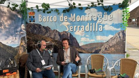 Vicente Pozas y Francisco Javier S&aacute;nchez Vega, Alcalde de Serradilla.