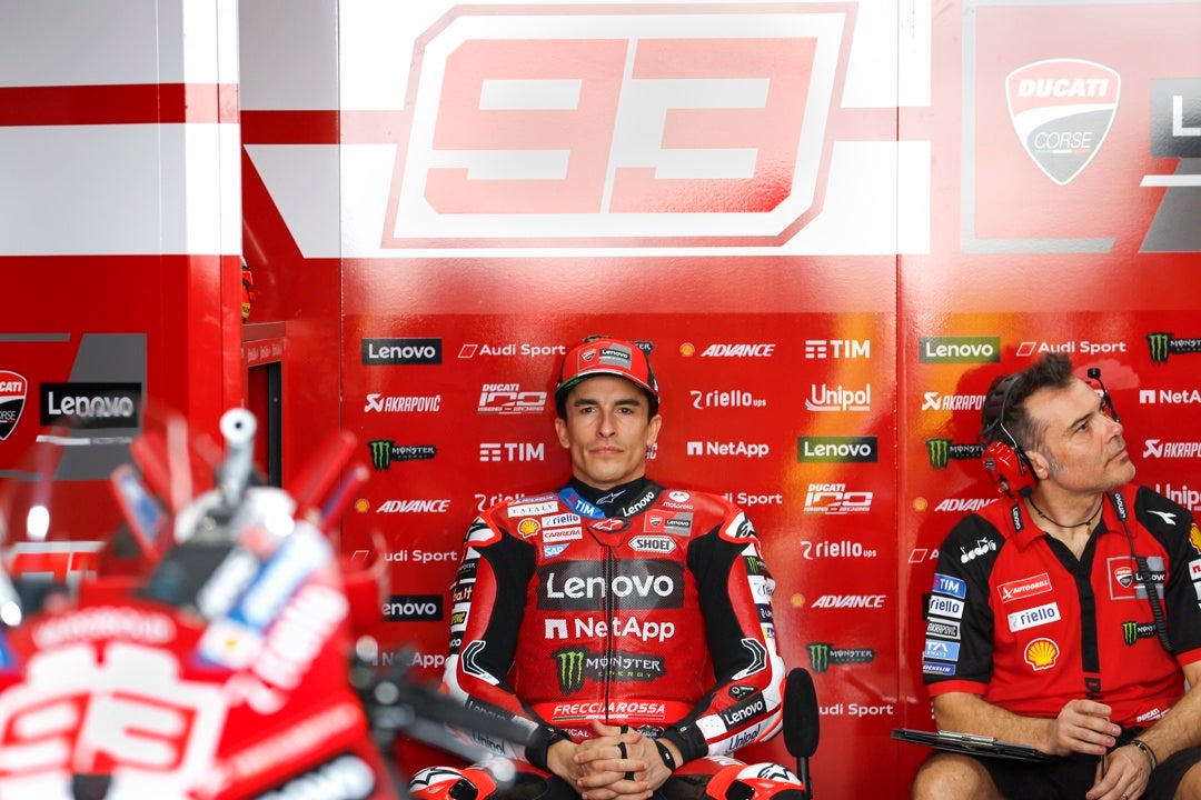 Bezzecchi lidera los libres de Moto GP por delante de Marc Márquez Bezzecchi lidera los libres de Moto GP por delante de Marc Márquez
