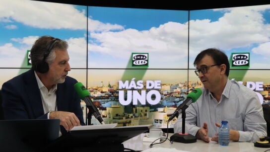 Javier Cercas con Carlos Alsina en M&aacute;s de uno