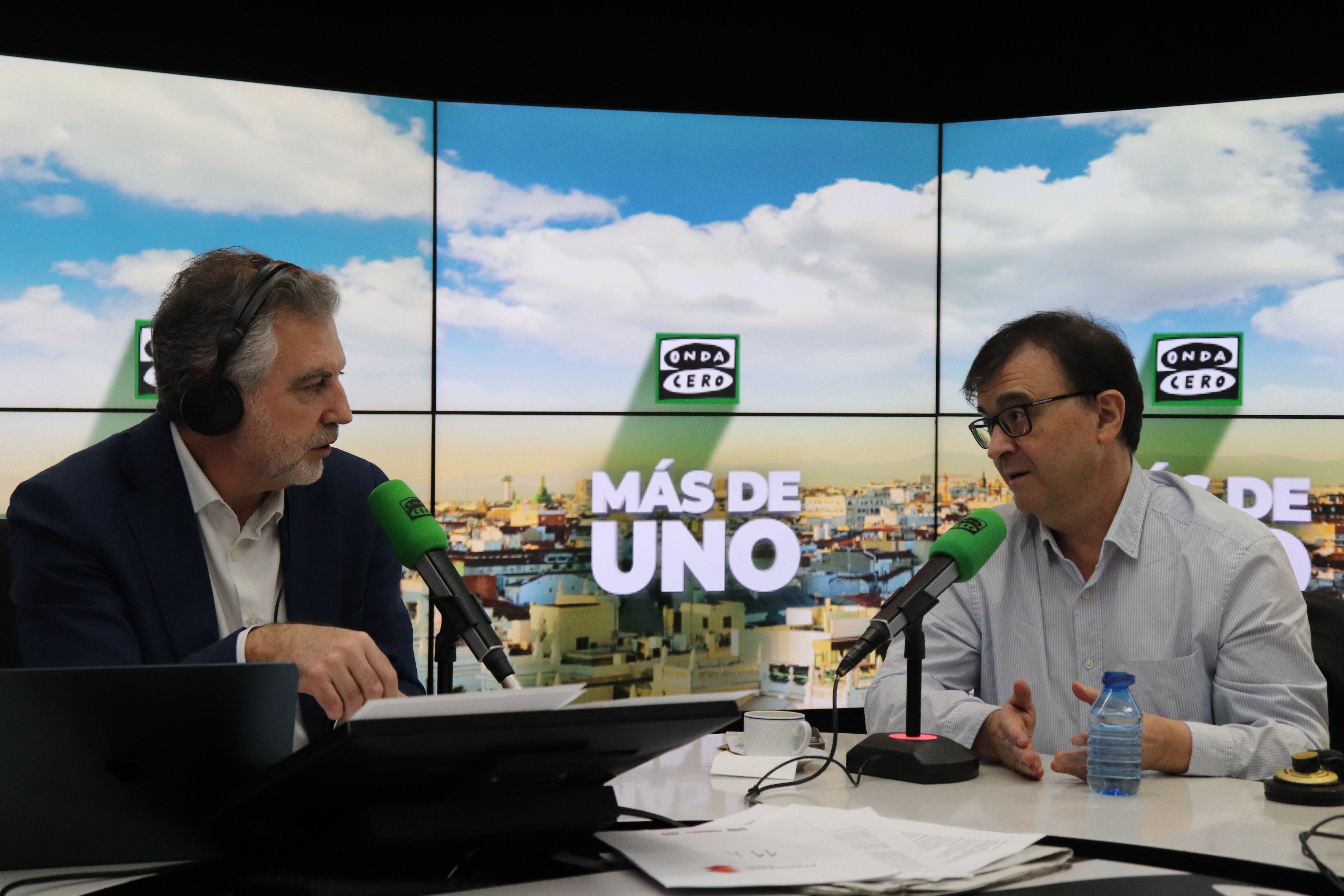 Javier Cercas señala el papel de algunos historiadores en la difusión de bulos sobre el 23F: "Me abochorna" Javier Cercas señala el papel de algunos historiadores en la difusión de bulos sobre el 23F: "Me abochorna"